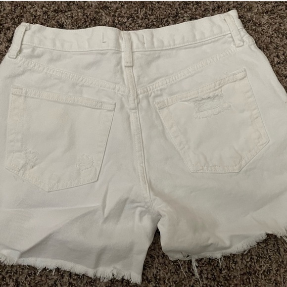 Free People NWT Maggie Mid-Rise denim distressed short, size 27 - Picture 3 of 6